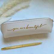 Die beste Freundin Geschenkbox enthält unter anderen ein edles  Holistic Stiftemäppchen und vieles mehr 