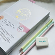 Die beste Freundin Geschenkbox enthält unter anderem das Holistic Journal Classic und vieles mehr 